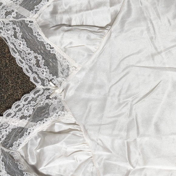 Elegant White Lace Trim Slip - Picture 4 of 9